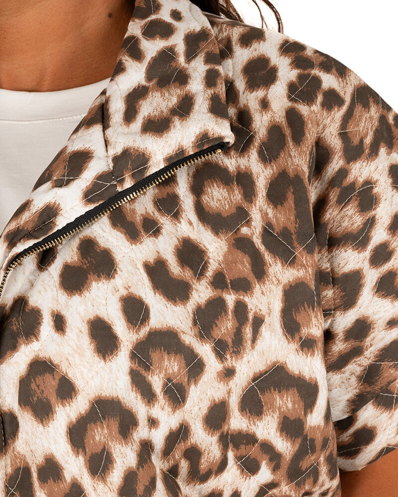 Doorgestikte panterprint oversized bodywarmer van Gemma Ricceri