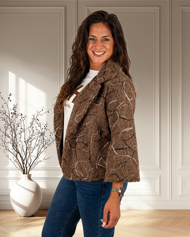 Bruin jasje met werkje van New Collection