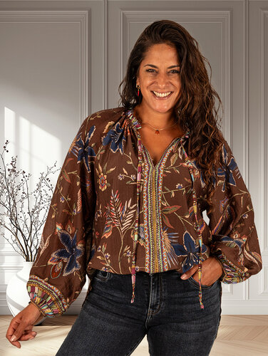 Donkerbruine bloemenprint blouse
