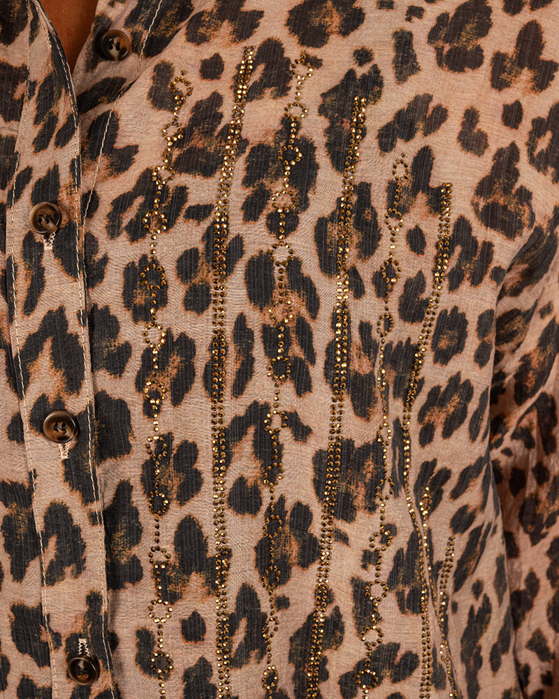 Panterprint blouse met gouden studjes van Vic Bee