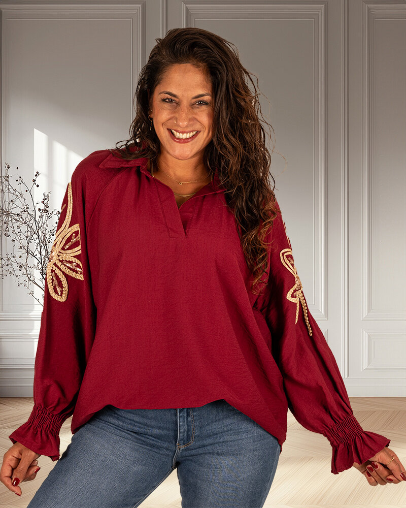 Bordeaux blouse met gouden mouw applicatie van Gemma Ricceri