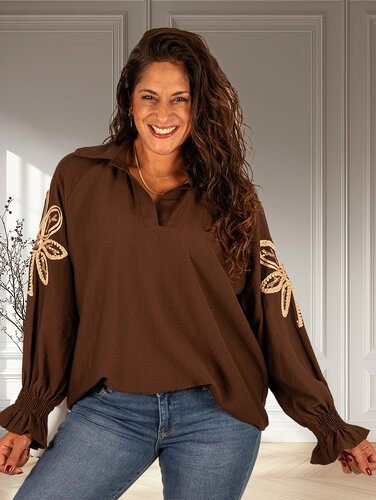 Gemma Ricceri Bruine blouse met gouden mouw applicatie