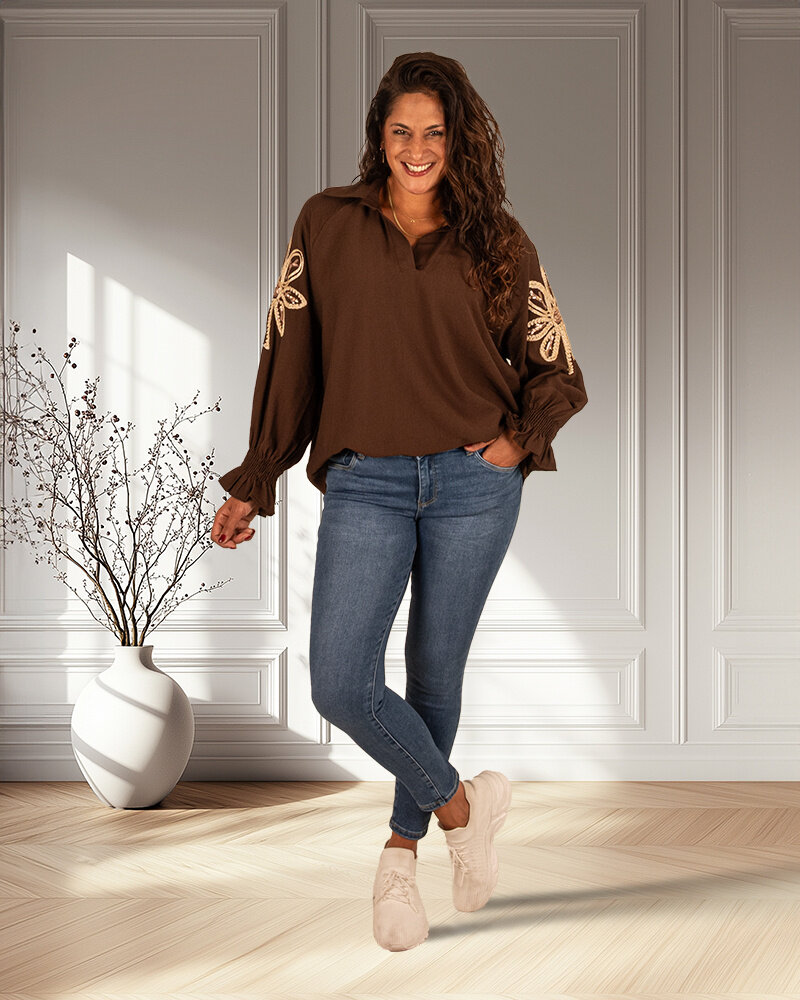 Bruine blouse met gouden mouw applicatie van Gemma Ricceri