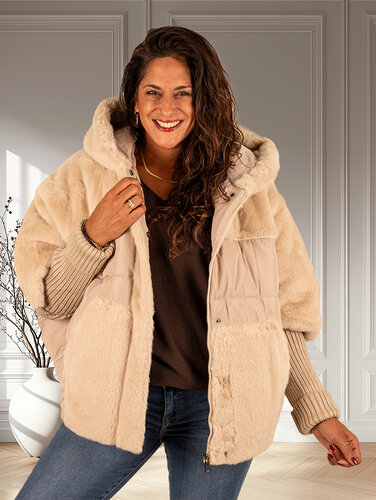 Beige winterjas van Iz Naiz