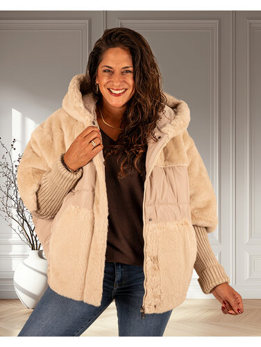 Beige winterjas van Iz Naiz