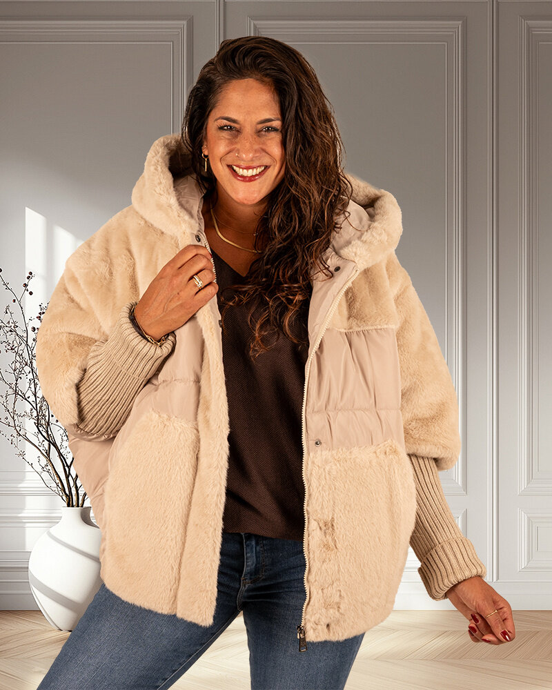 Beige winterjas van Iz Naiz