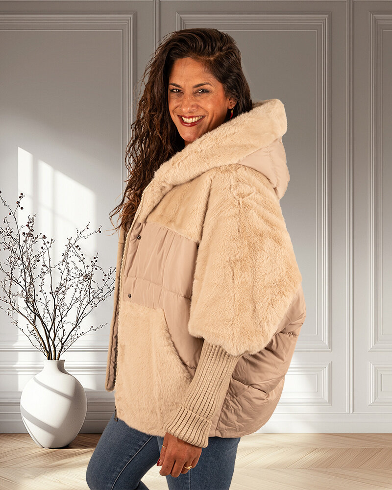 Beige winterjas van Iz Naiz