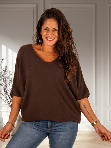 Triple Nine Donkerbruine trui vleermuismouw