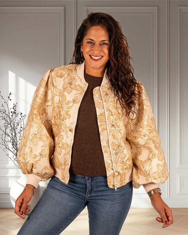 Beige/goud bloemen bomberjack van Lucy H.