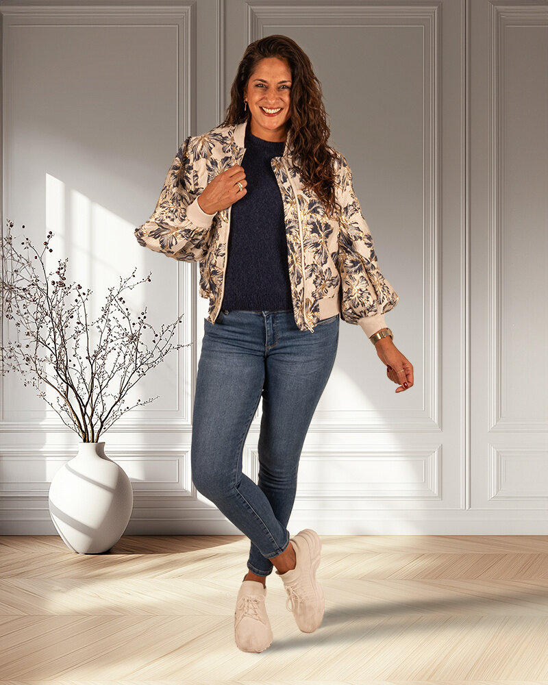 Beige/blauw/goud bloemen bomberjack van Lucy H.