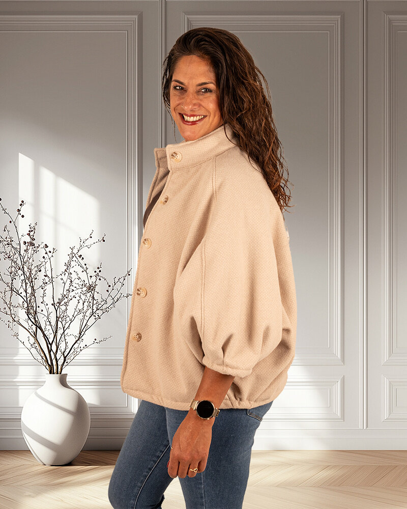 Lichtbeige jas 3/4 vleermuismouw van New Collection