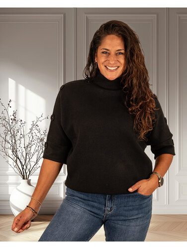 Zwarte trui met knopen