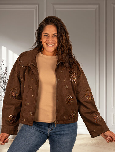 Donkerbruin jasje met kralenapplicatie