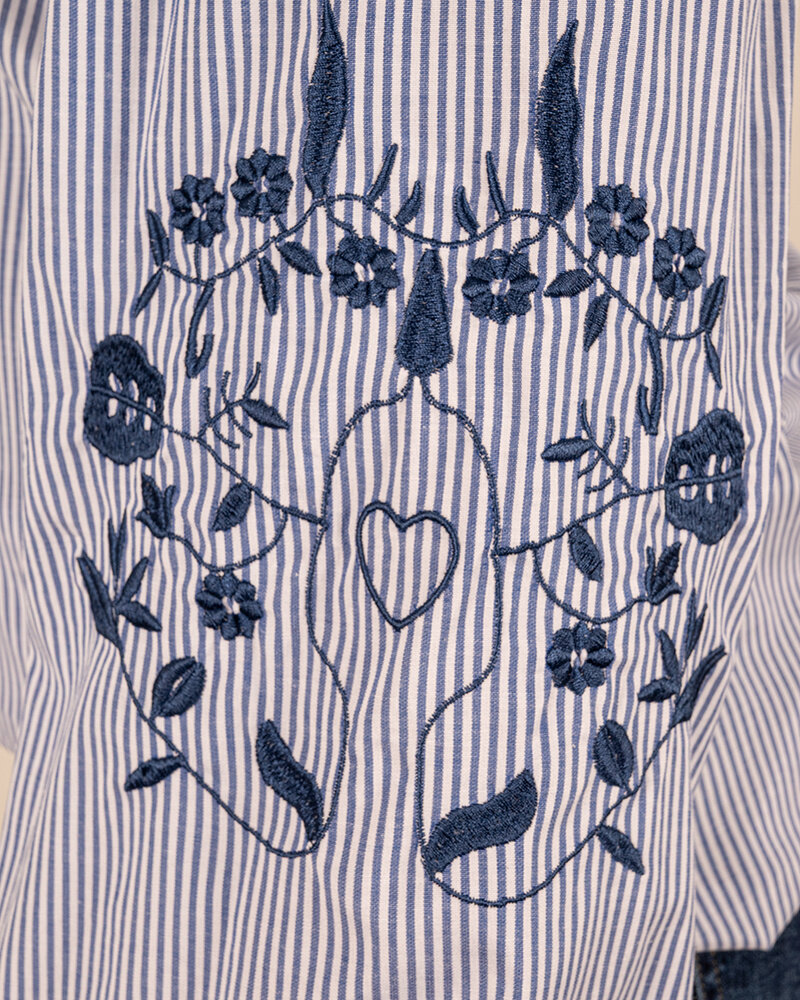 Blauw/wit gestreepte blouse borduur van Gemma Ricceri