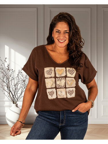 Donkerbruin shirt hartjesprint