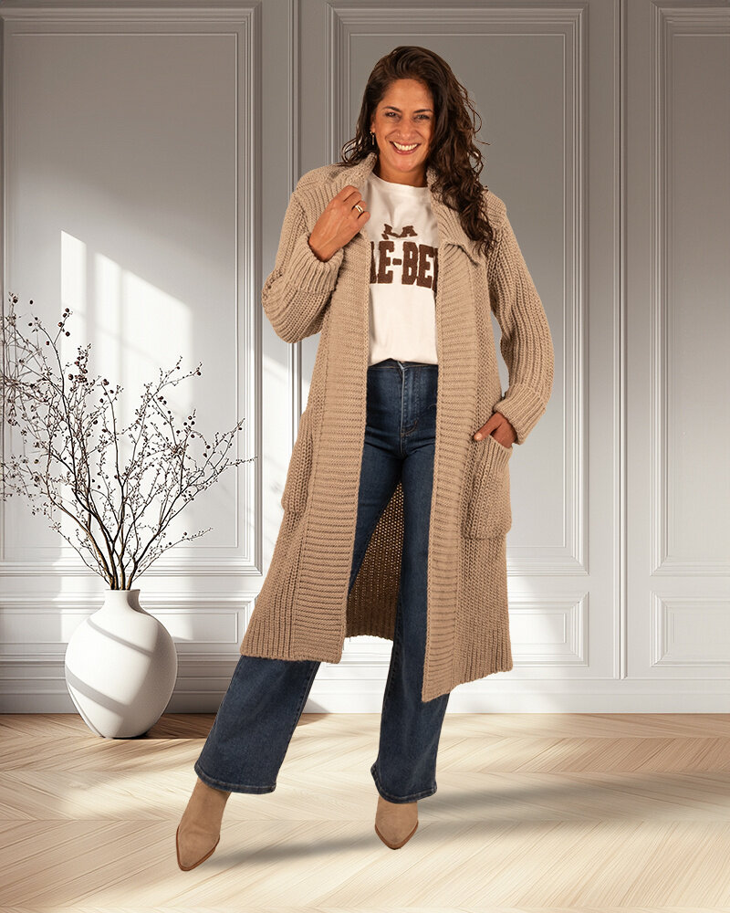 Taupe lang gebreid vest van Dins Tricot