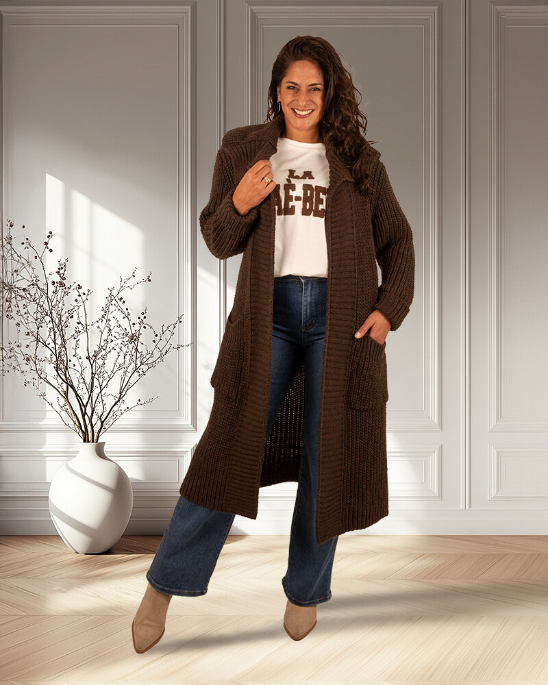 Donkerbruin lang gebreid vest van Dins Tricot