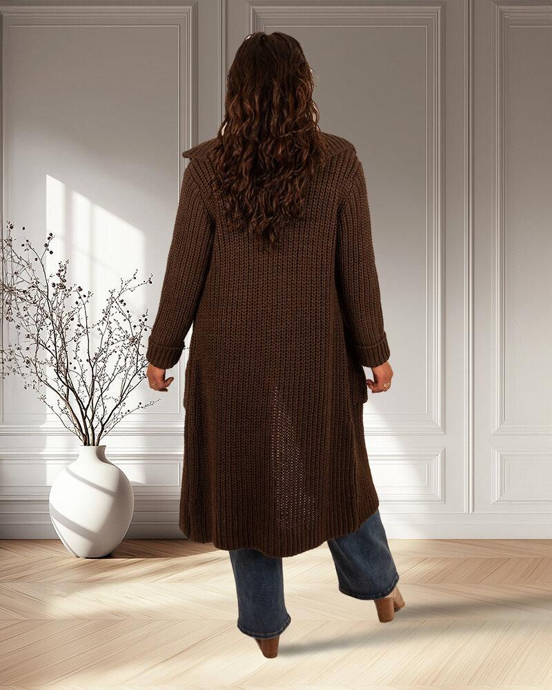 Donkerbruin lang gebreid vest van Dins Tricot