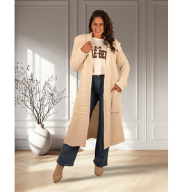 Beige lang gebreid vest van Dins Tricot