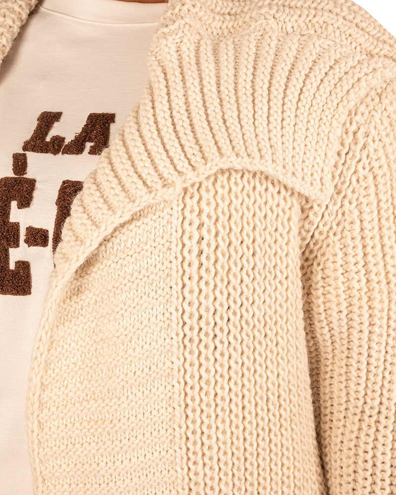 Beige lang gebreid vest van Dins Tricot