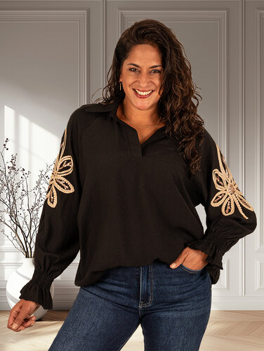 Gemma Ricceri Zwarte blouse met gouden mouw applicatie