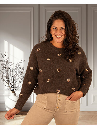 Donkerbruine trui panter hartjes