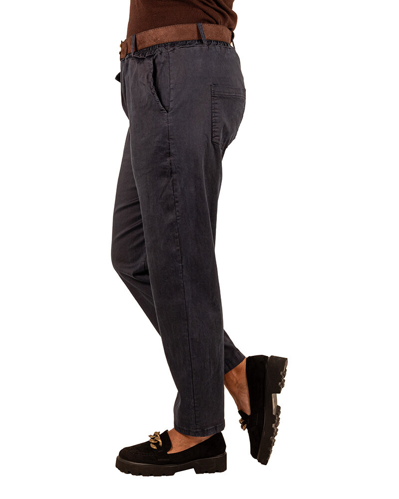 Donkerblauwe stretch broek met riem van Héra