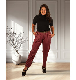 Bordeaux stretch broek met riem