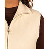 Ecru bodywarmer van Majoe Studio