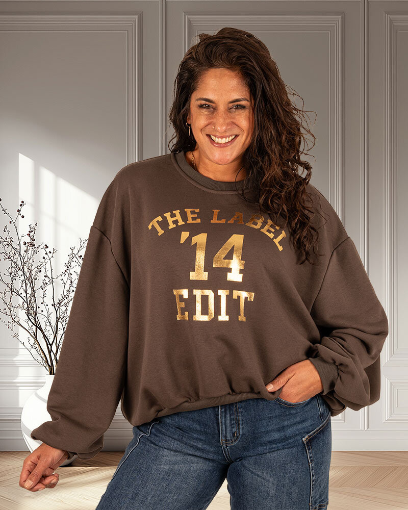 Donkerbruine oversized sweater "The Label 14" van Forza