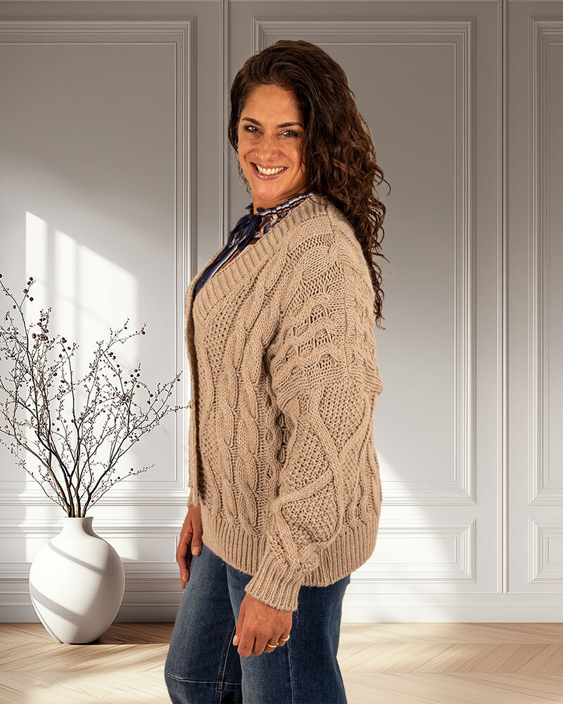 Taupe gebreid vest kabel van Dins Tricot