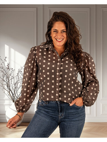 Vera Jo Donkerbruine blouse dots met pofmouw