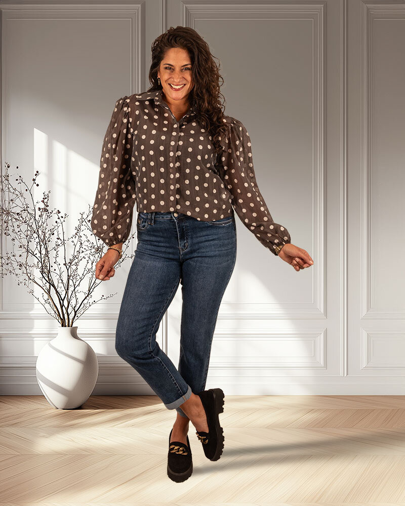 Donkerbruine blouse dots met pofmouw van Vera Jo