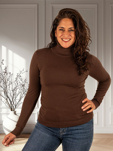Donkerbruine fijnbreide trui met col van Extra Me