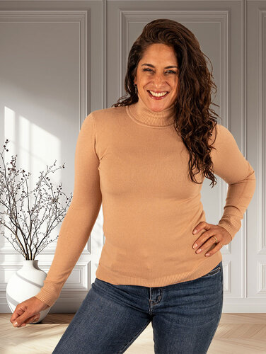 Camel fijnbreide trui met col van Extra Me