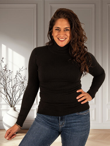 Zwarte fijnbreide trui met col van Extra Me