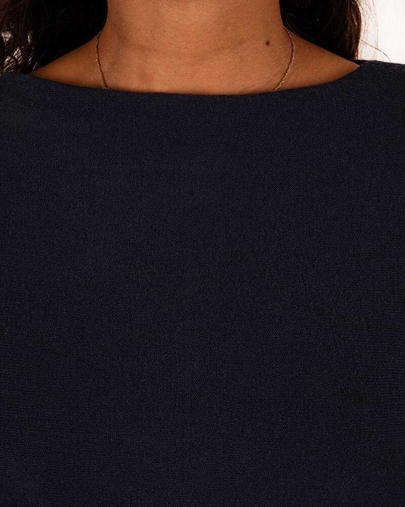 Donkerblauwe trui met vleermuismouw van Triple Nine