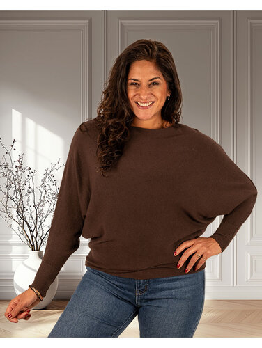 Triple Nine Donkerbruine trui met vleermuismouw