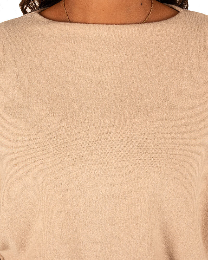 Beige trui met vleermuismouw van Triple Nine