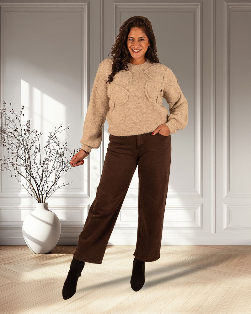 Beige trui bloem van Moewy