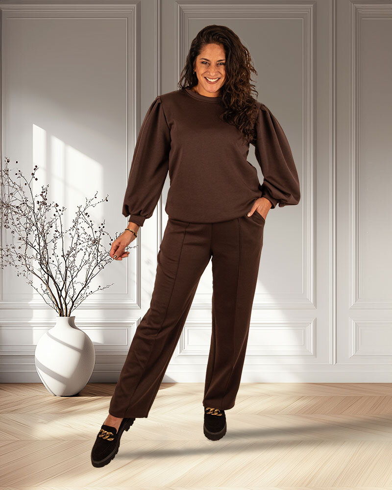 Donkerbruin joggingpak met pofmouw van El-Vita