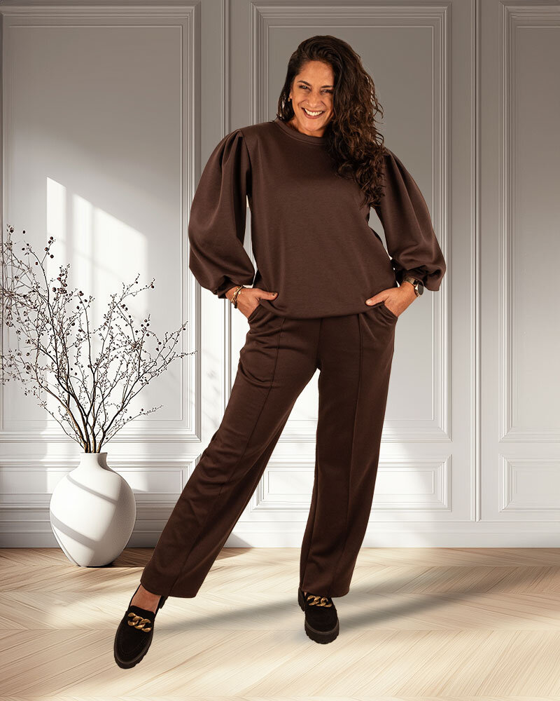Donkerbruin joggingpak met pofmouw van El-Vita