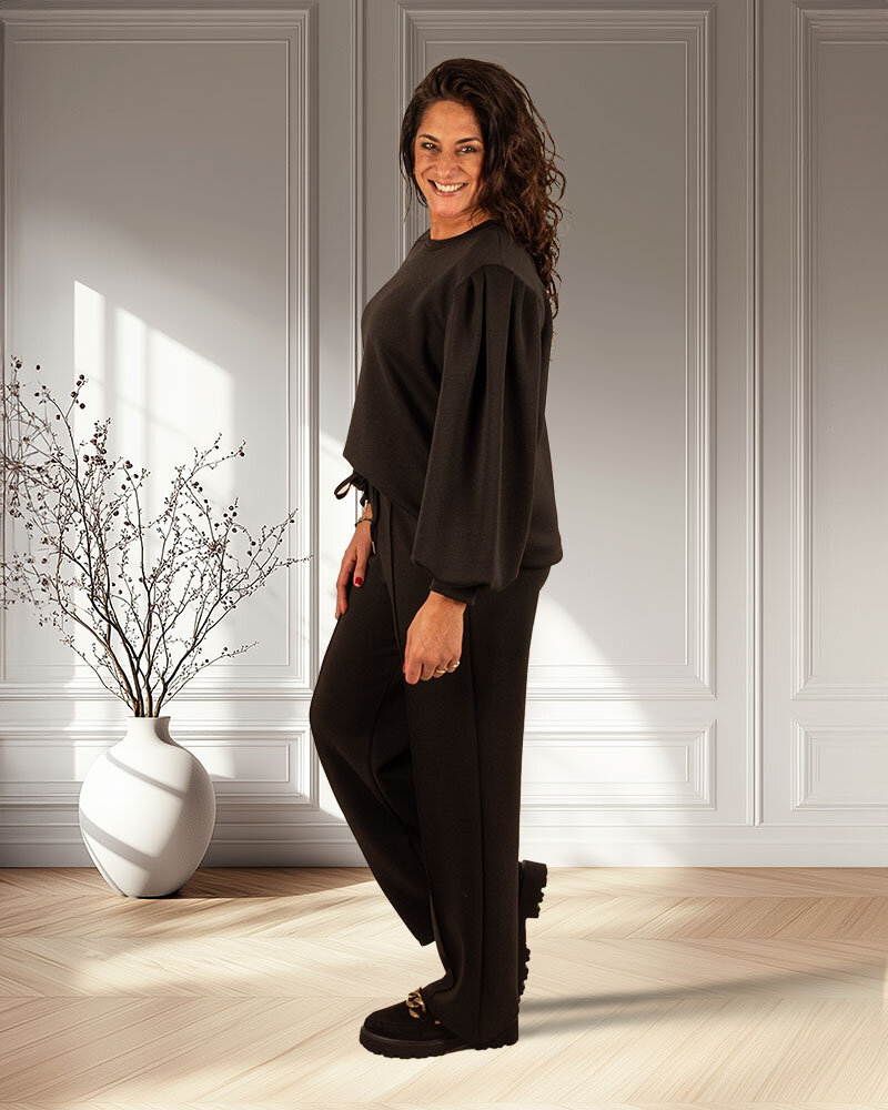 Zwart joggingpak met pofmouw van El-Vita