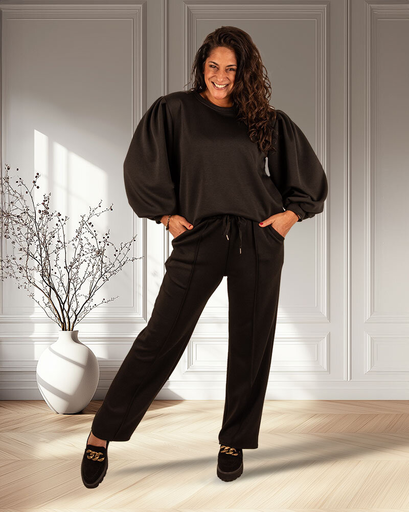 Zwart joggingpak met pofmouw van El-Vita