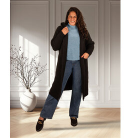 Zwart lang vest met capuchon van Dins Tricot