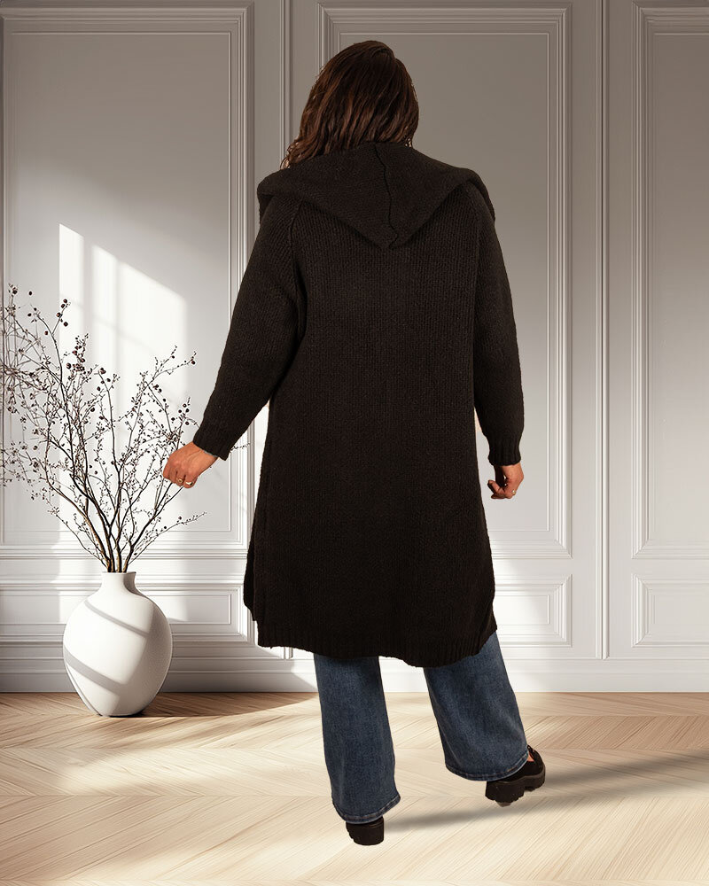 Zwart lang vest met capuchon van Dins Tricot