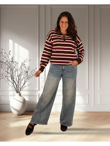 Blue wide leg jeans van Miss Bon