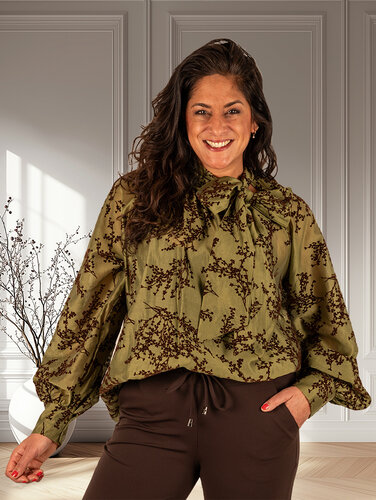 Groen/bruin blouse strikkraag