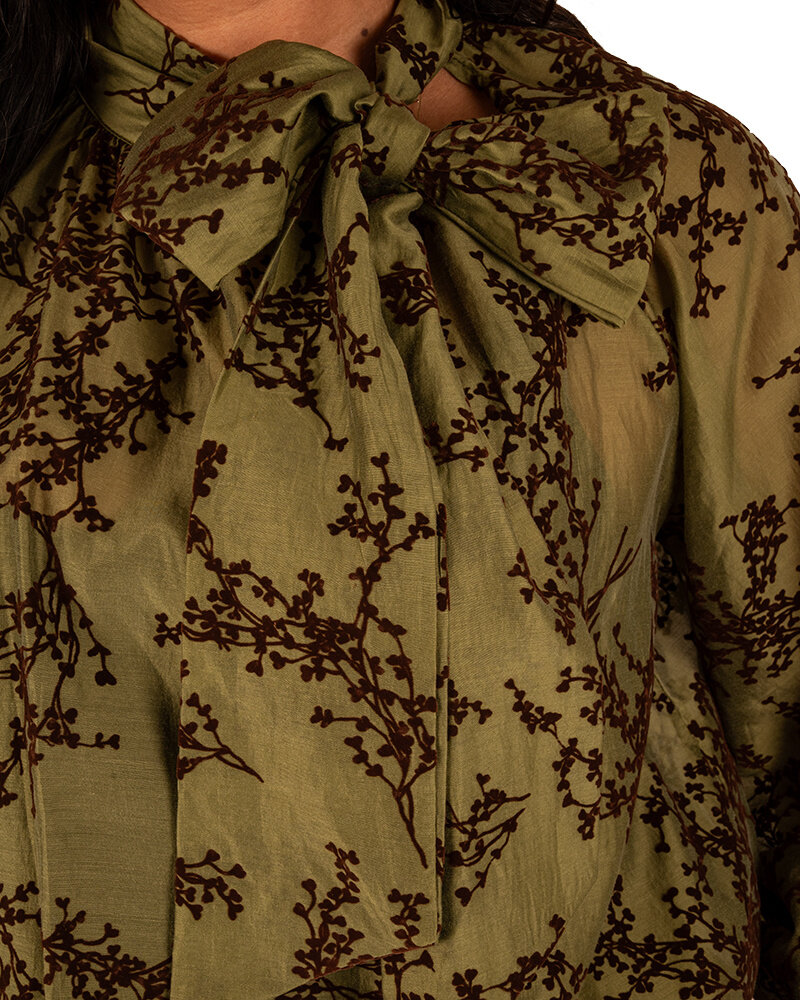 Groen/bruin blouse strikkraag van Forza