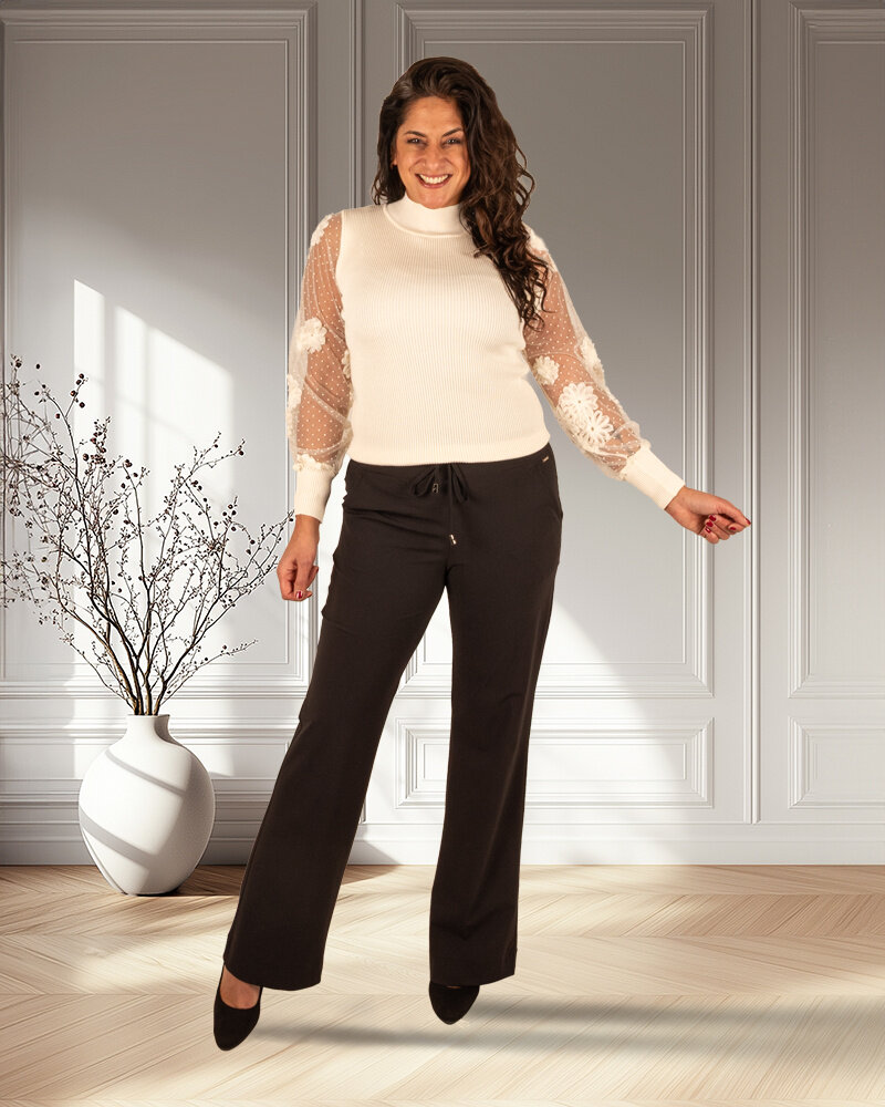 Beige trui mesh bloemenmouw van Laetitia Mem